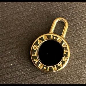 The LUXURY Bvlgari black stone pendant